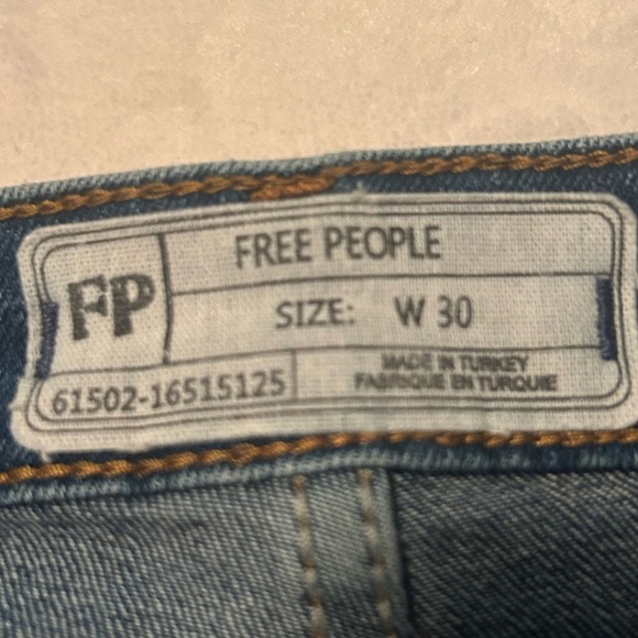 Free People denim bootcut cropped jeans with raw hem
Size 30 - Picture 3 of 7